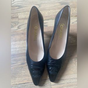 Black Chanel pumps size 38.5